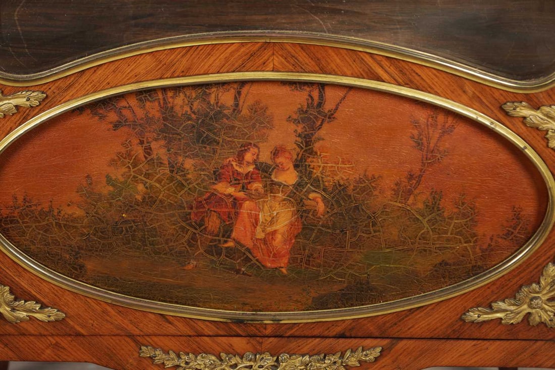 A 19TH CENTURY FRENCH ORMOLU MOUNTED KINGWOOD VITRINE WITH VERNIS MARTIN PANEL - 2
