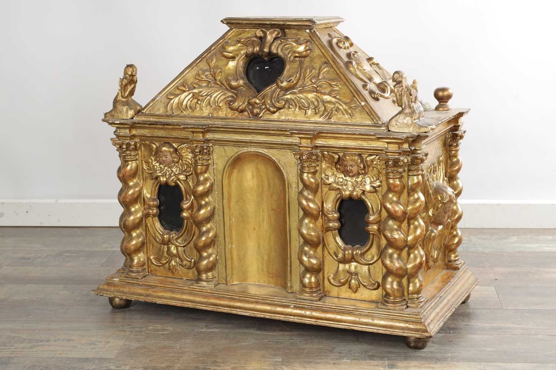 A 19TH CENTURY BAROQUE STYLE CARVED WOOD AND PARCEL GILT RELIQUARY SHRINE - 4