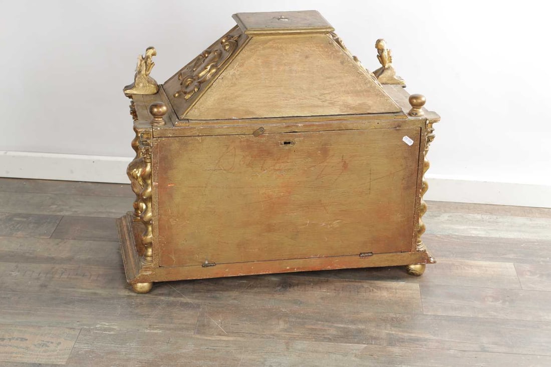 A 19TH CENTURY BAROQUE STYLE CARVED WOOD AND PARCEL GILT RELIQUARY SHRINE - 8