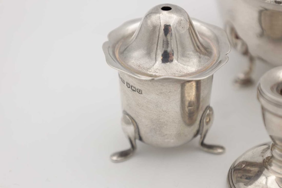 A COLLECTION OF SILVER TABLEWARE - 4
