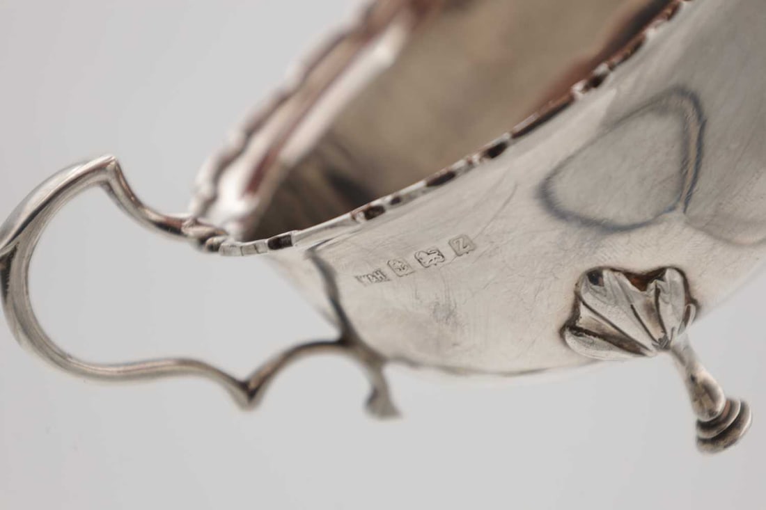 A COLLECTION OF SILVER TABLEWARE - 5