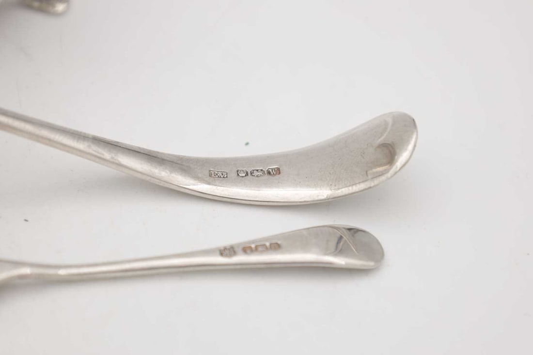 A COLLECTION OF SILVER TABLEWARE - 6