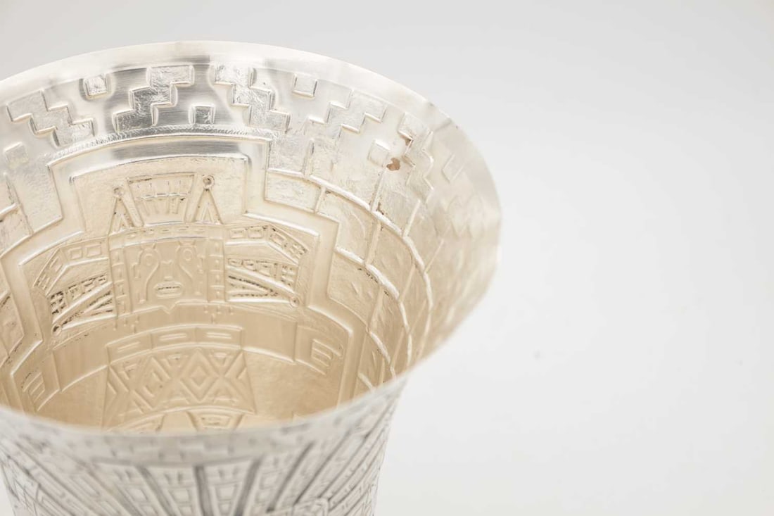AN EARLY 20TH CENTURY PERUVIAN SILVER VASE BY CAMUSSO, LIMA - 2