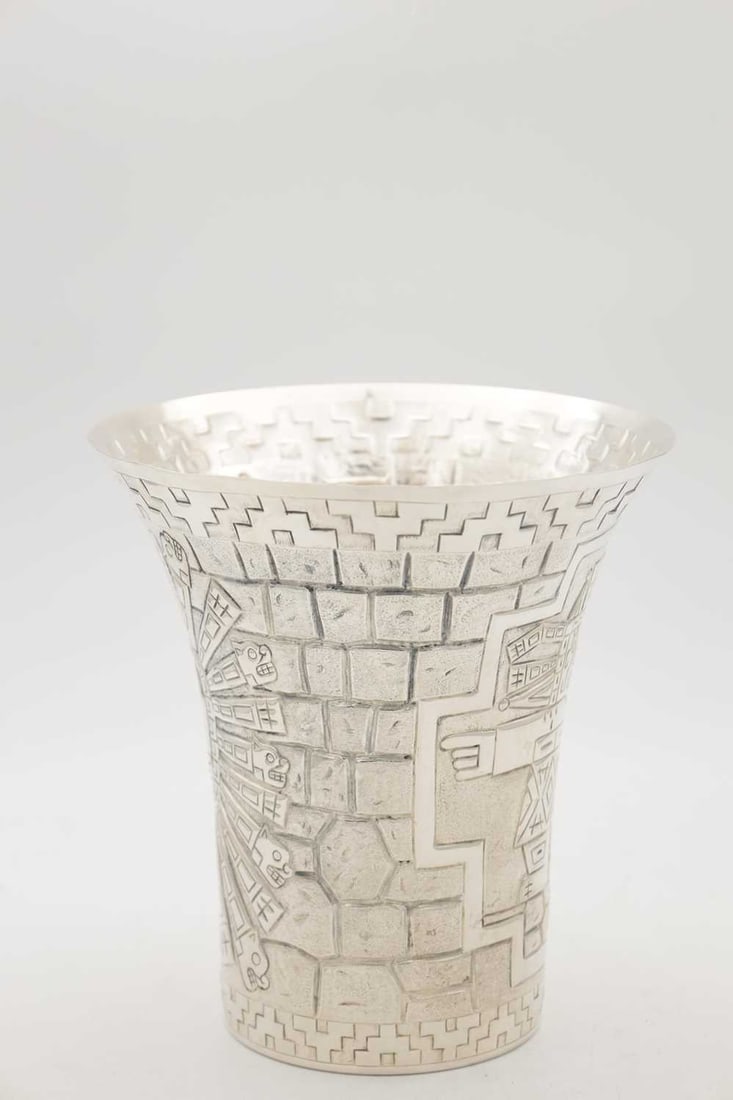 AN EARLY 20TH CENTURY PERUVIAN SILVER VASE BY CAMUSSO, LIMA - 4