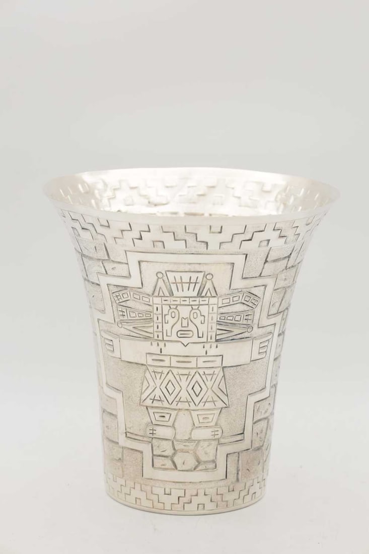 AN EARLY 20TH CENTURY PERUVIAN SILVER VASE BY CAMUSSO, LIMA - 5