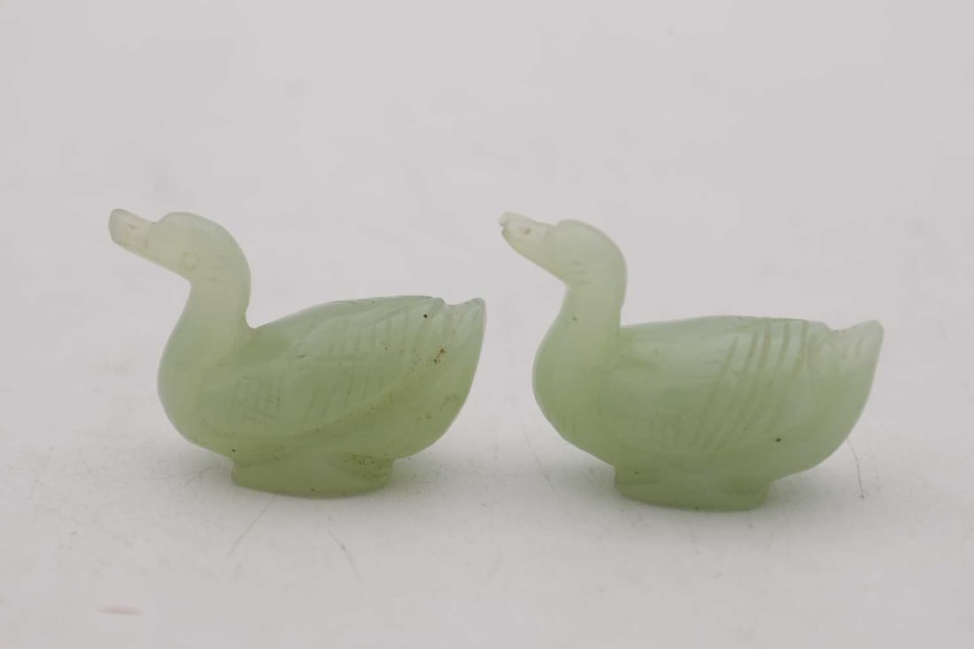 A PAIR OF 19TH/20TH CENTURY CHINESE CARVED JADE DUCKS - 2