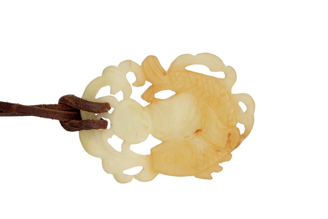A CHINESE JADE CARVED OPENWORK PENDANT NECKLACE - 2
