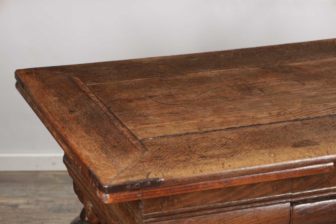 A 17TH CENTURY DUTCH OAK DRAW LEAF DINING TABLE - 2