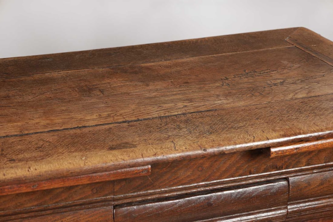 A 17TH CENTURY DUTCH OAK DRAW LEAF DINING TABLE - 3