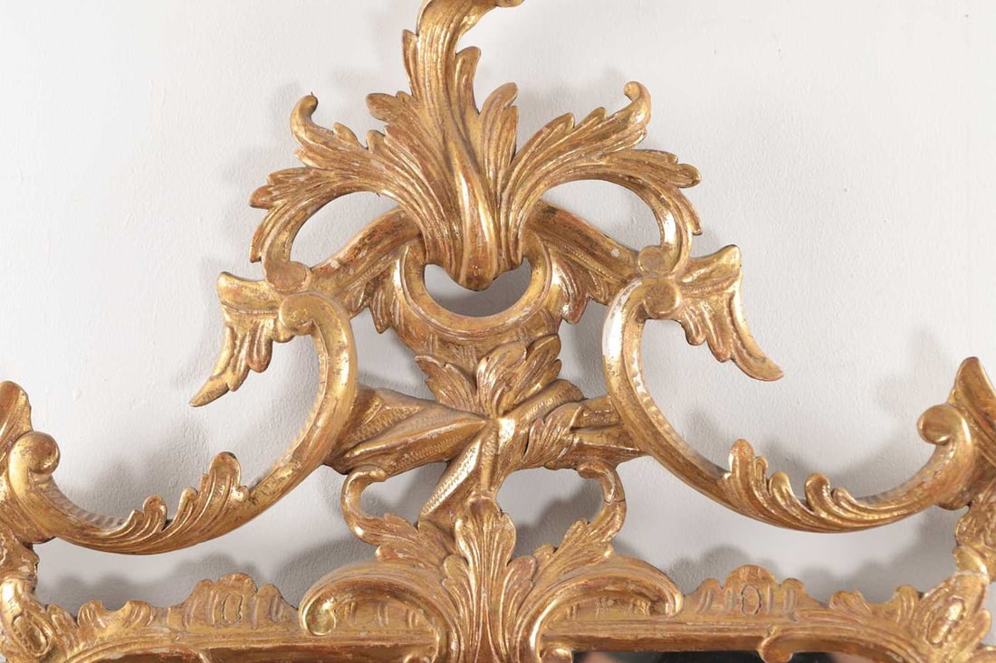 A GEORGE III STYLE GILT GESSO HANGING MIRROR - 2