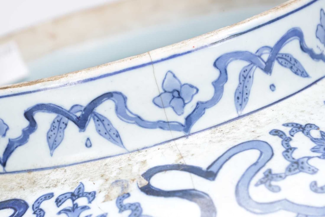 A 19TH CENTURY CHINESE BLUE AND WHITE PORCELAIN JAR WITH PANELLED FLORAL DECORATION - 7