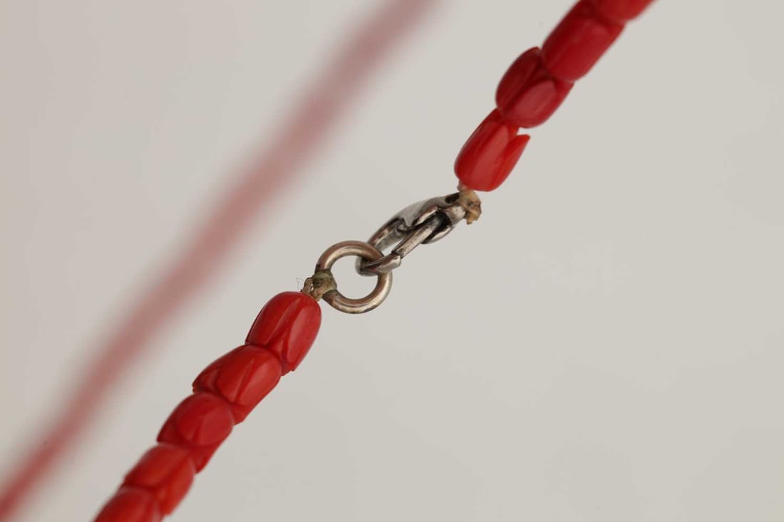 A COLLECTION OF FOUR NECKLACES - 2