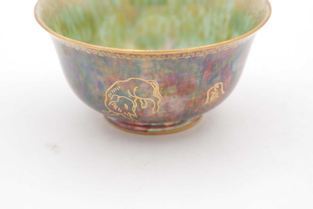 A SMALL WEDGWOOD LUSTRE BOWL - 3