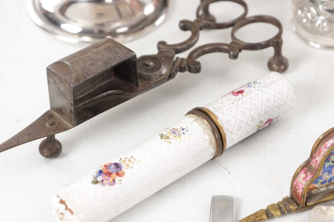 A COLLECTION OF 19TH/20TH CENTURY SILVER-PLATED FLATWARE AND OTHER ITEMS - 7