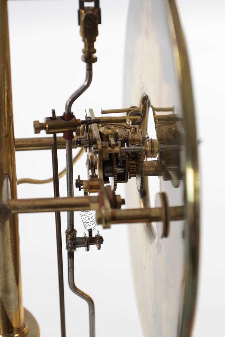 AN EARLY 20TH CENTURY FRENCH BULLE ELECTRIC MANTEL CLOCK UNDER GLASS DOME ON VERDE ANTICO MARBLE BAS - 7