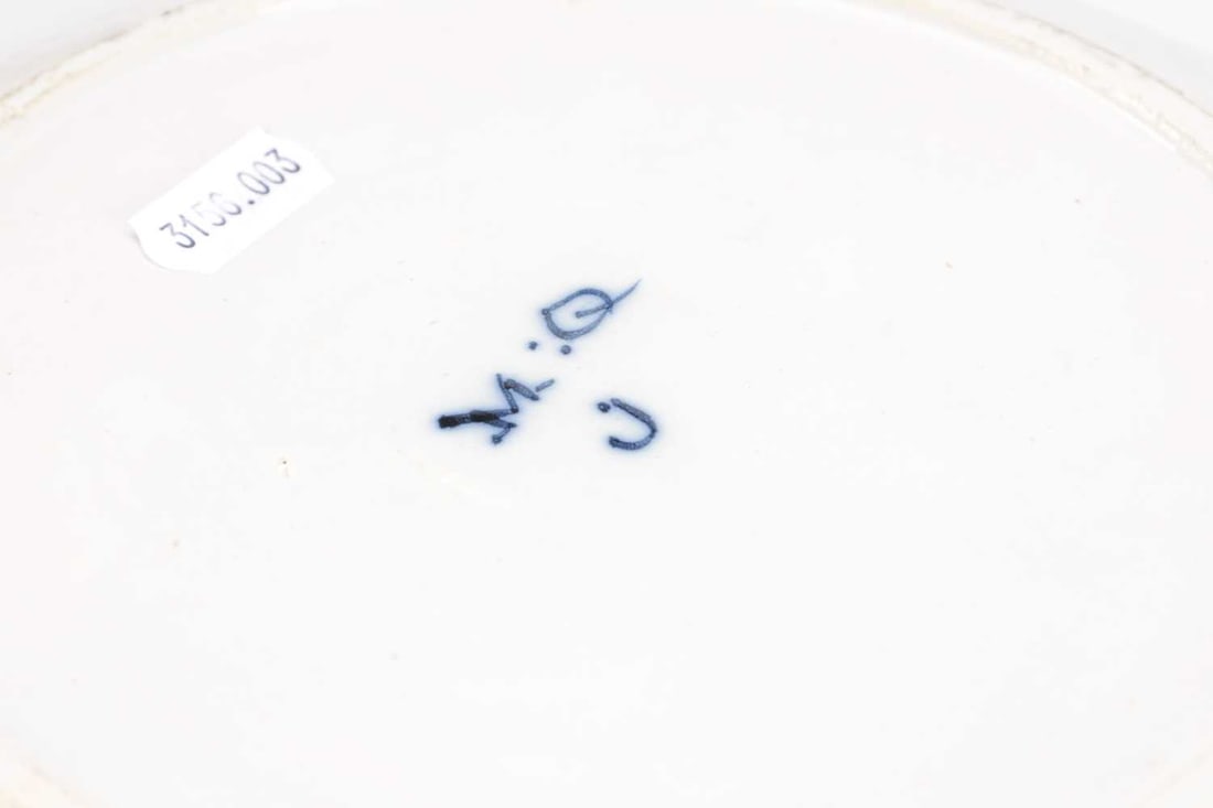 A PAIR OF EARLY 18TH CENTURY DUTCH DELFTWARE BLUE AND WHITE CHARGERS - 7