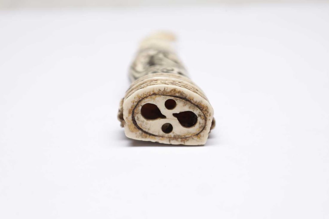 AN 20TH CENTURY CONTINENTAL SCRIMSHAW NECESSAIRE FORMED AS A LEG - 3