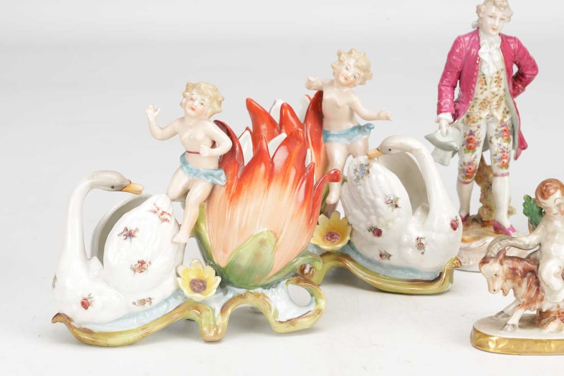 A COLLECTION OF NINE CONTINENTAL PORCELAIN FIGURES AND FIGURE GROUPS - 5