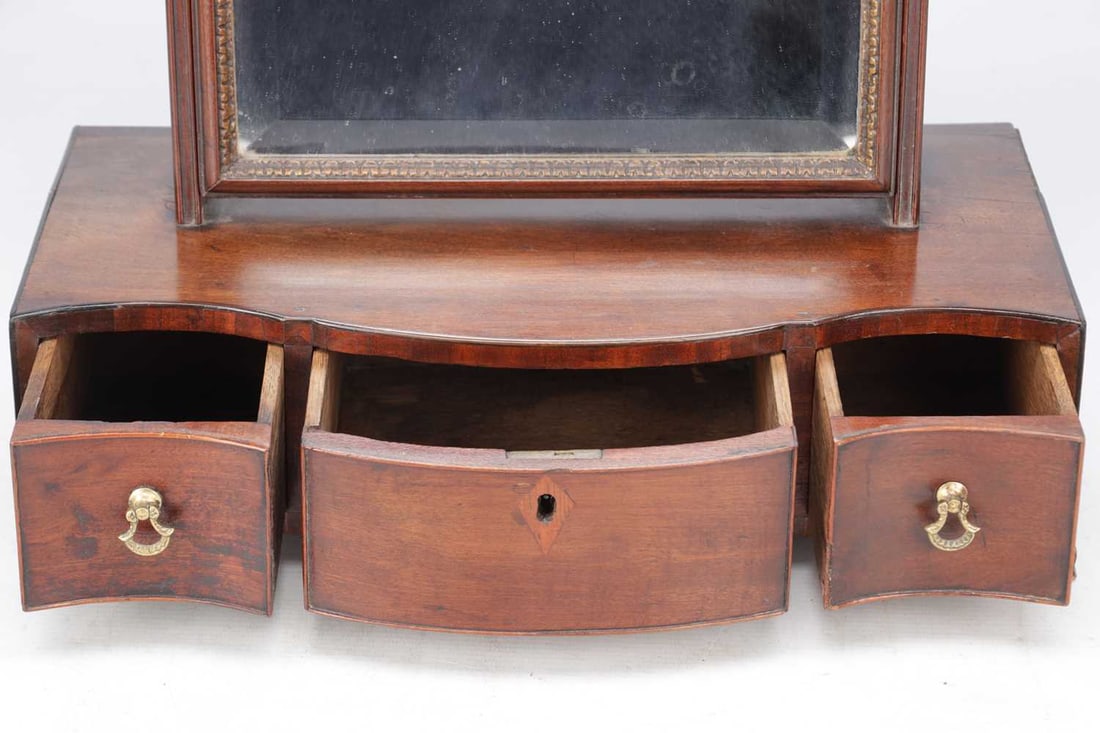 A REGENCY MAHOGANY TOILET MIRROR GILLOWS STYLE WITH SERPENTINE BASE - 4