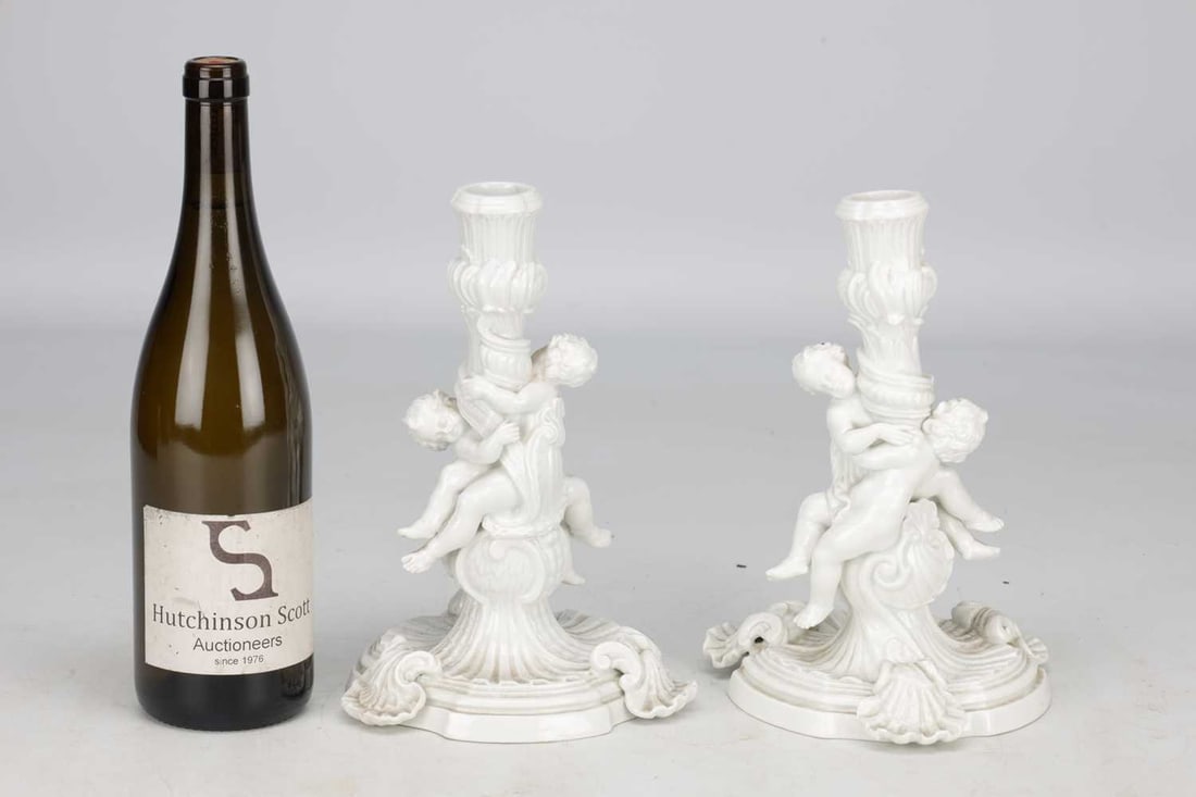 A PAIR OF MEISSEN STYLE PORCELAIN CANDLESTICKS - 2