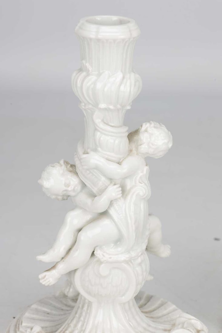 A PAIR OF MEISSEN STYLE PORCELAIN CANDLESTICKS - 3