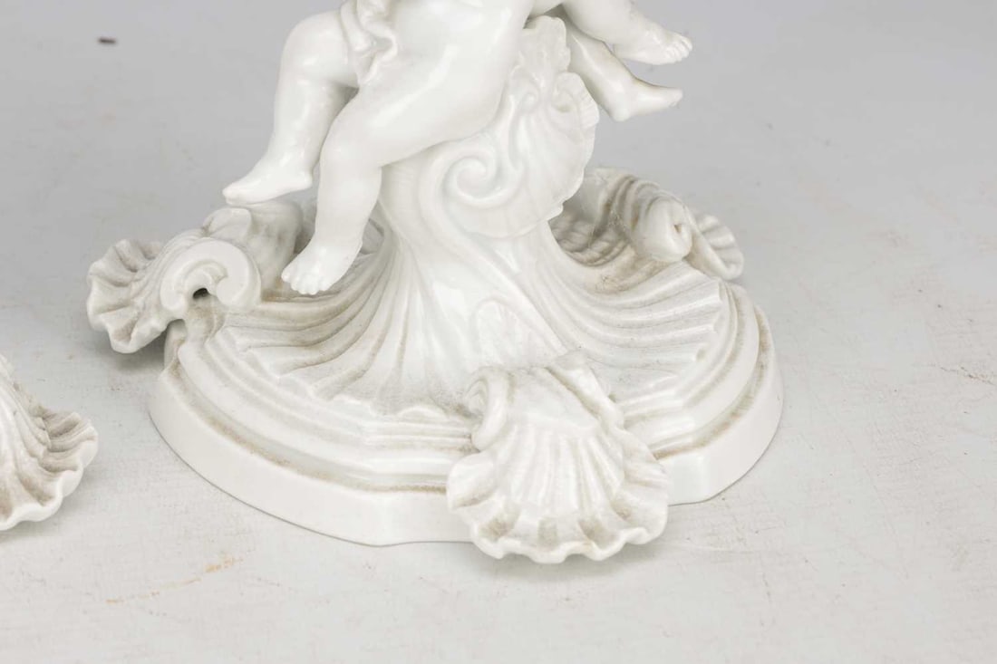 A PAIR OF MEISSEN STYLE PORCELAIN CANDLESTICKS - 5