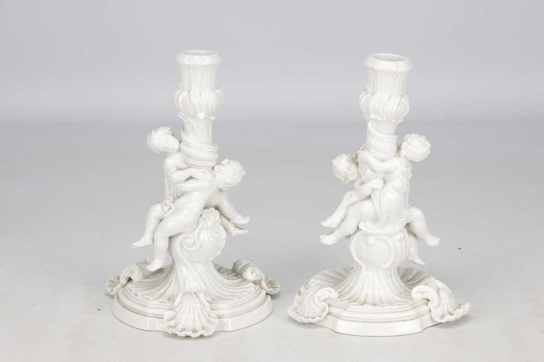 A PAIR OF MEISSEN STYLE PORCELAIN CANDLESTICKS - 7