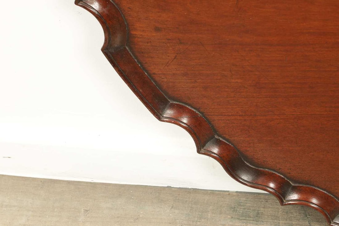 A LARGE GEORGE III MAHOGANY CIRCULAR TRAY - 2