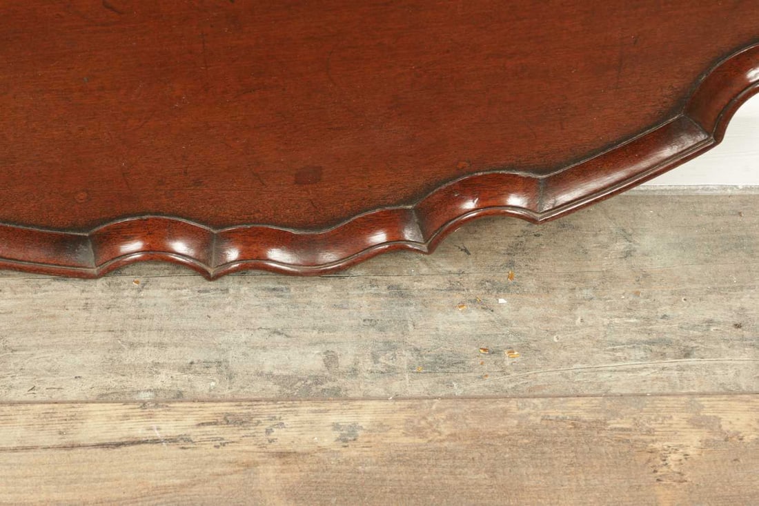 A LARGE GEORGE III MAHOGANY CIRCULAR TRAY - 7