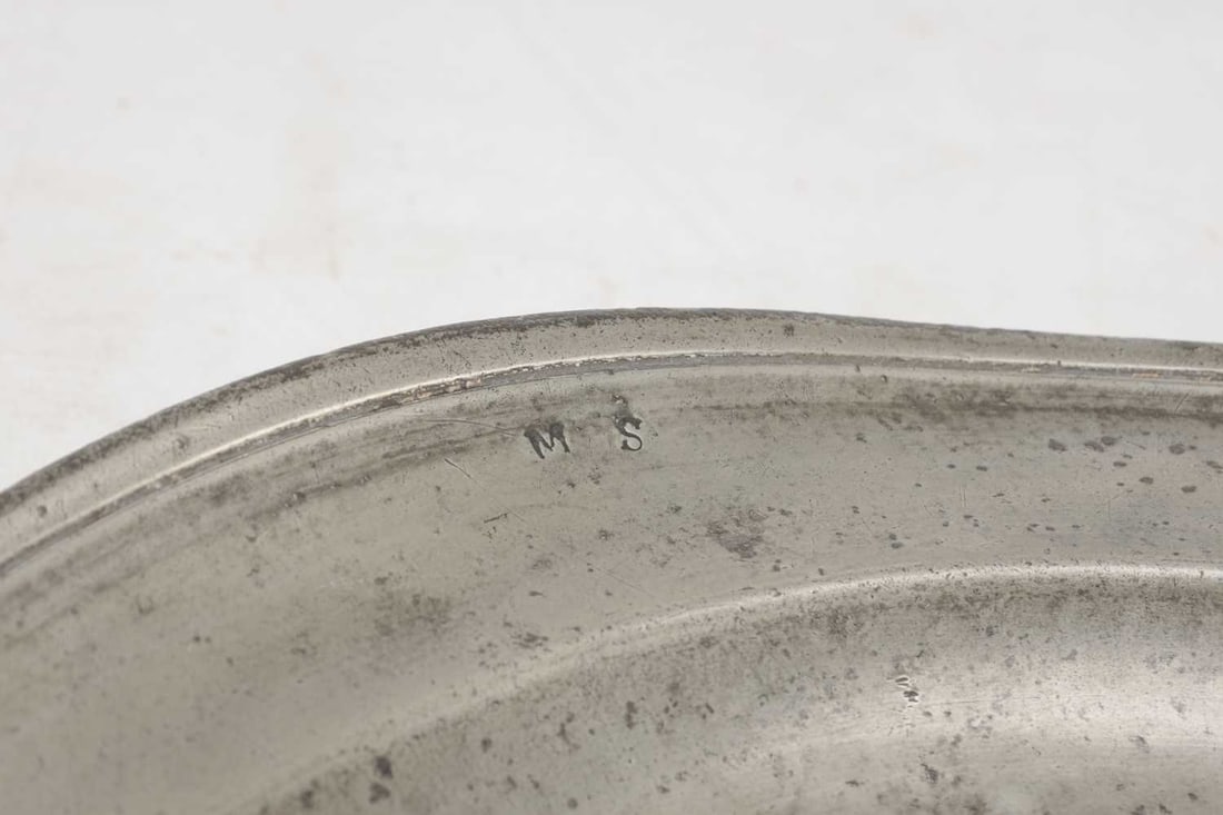 AN 18TH CENTURY PEWTER PLATE BEARING NEWCASTLE STAMP - 2