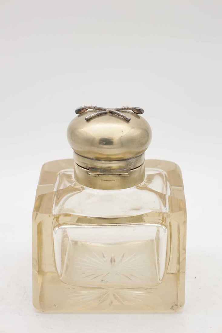 A VICTORIAN CUT GLASS INKWELL WITH DOMED METAL COVER APPLIED WITH CROSSED GOLF CLUBS - 3