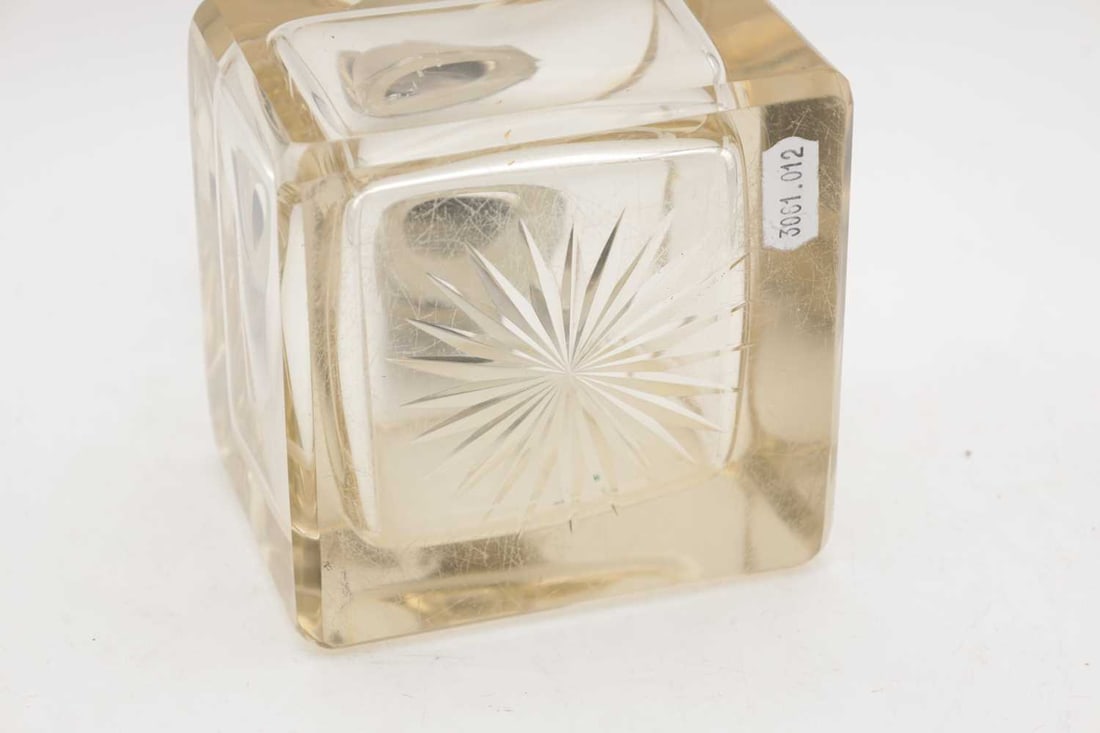A VICTORIAN CUT GLASS INKWELL WITH DOMED METAL COVER APPLIED WITH CROSSED GOLF CLUBS - 5