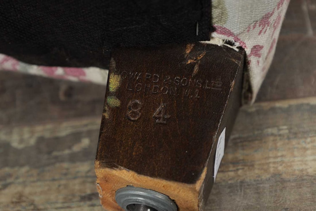 HOWARD & SONS LTD. LONDON, NO84, A 20TH CENTURY UPHOLSTERED ARMCHAIR - 5