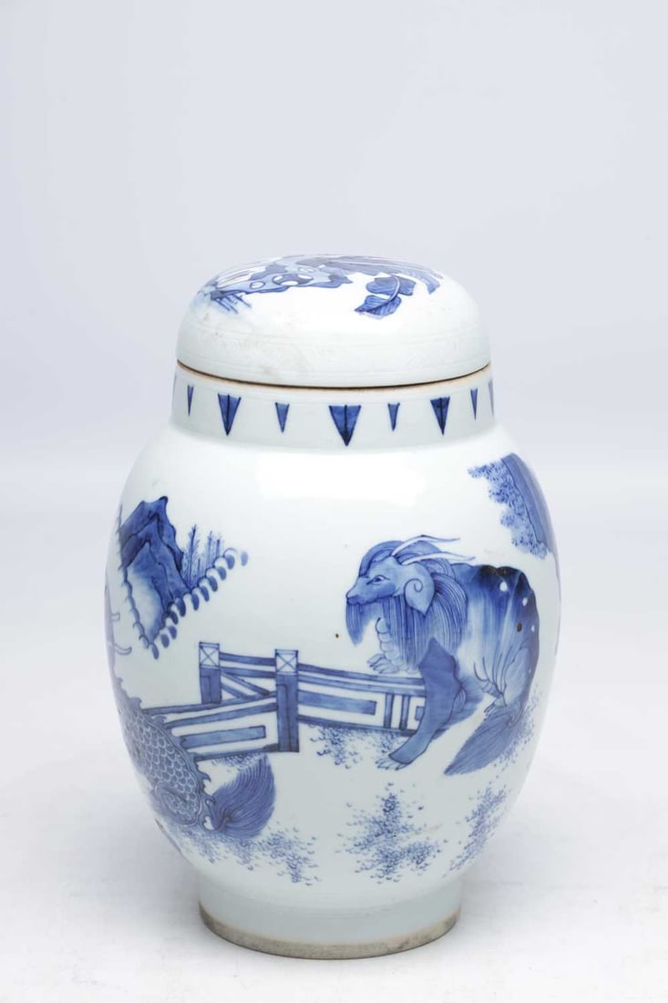 A CHINESE BLUE AND WHITE PORCELAIN JAR AND COVER - 4