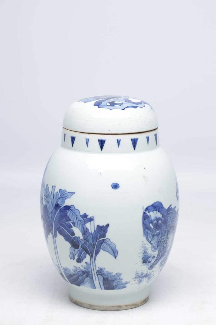 A CHINESE BLUE AND WHITE PORCELAIN JAR AND COVER - 6