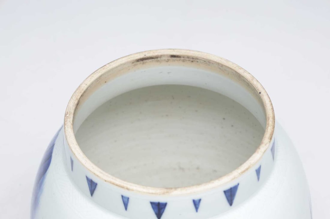 A CHINESE BLUE AND WHITE PORCELAIN JAR AND COVER - 8