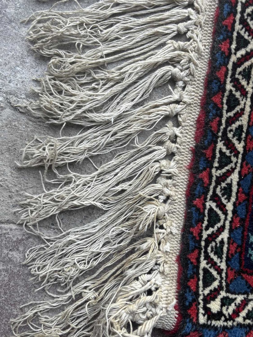 A HAND-KNOTTED PERSIAN WOOL RUG - 3