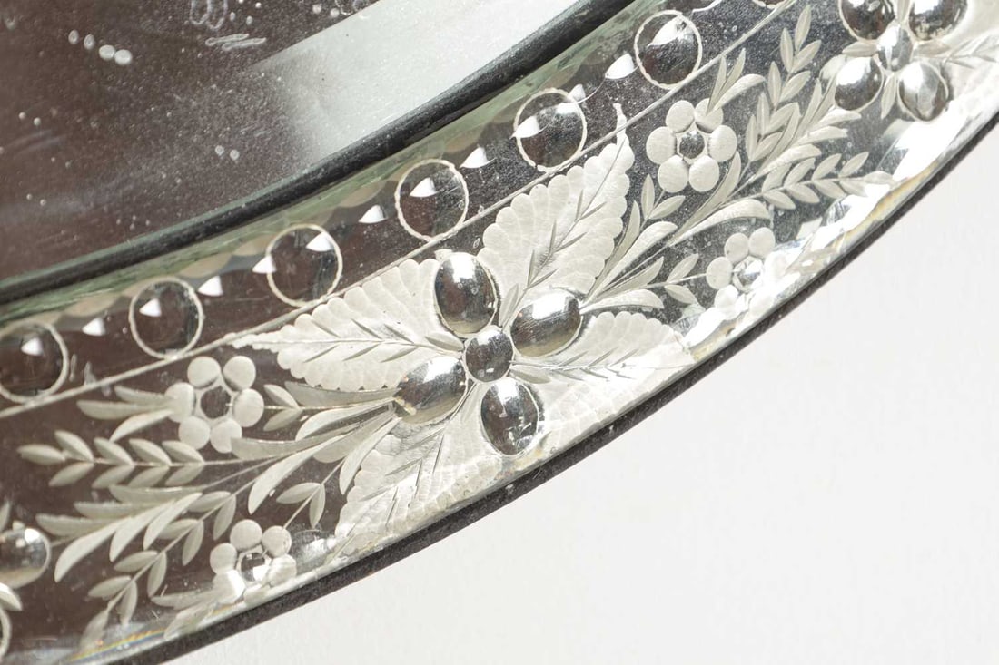 A 19TH CENTURY VENETIAN ETCHED GLASS OVAL MIRROR - 4