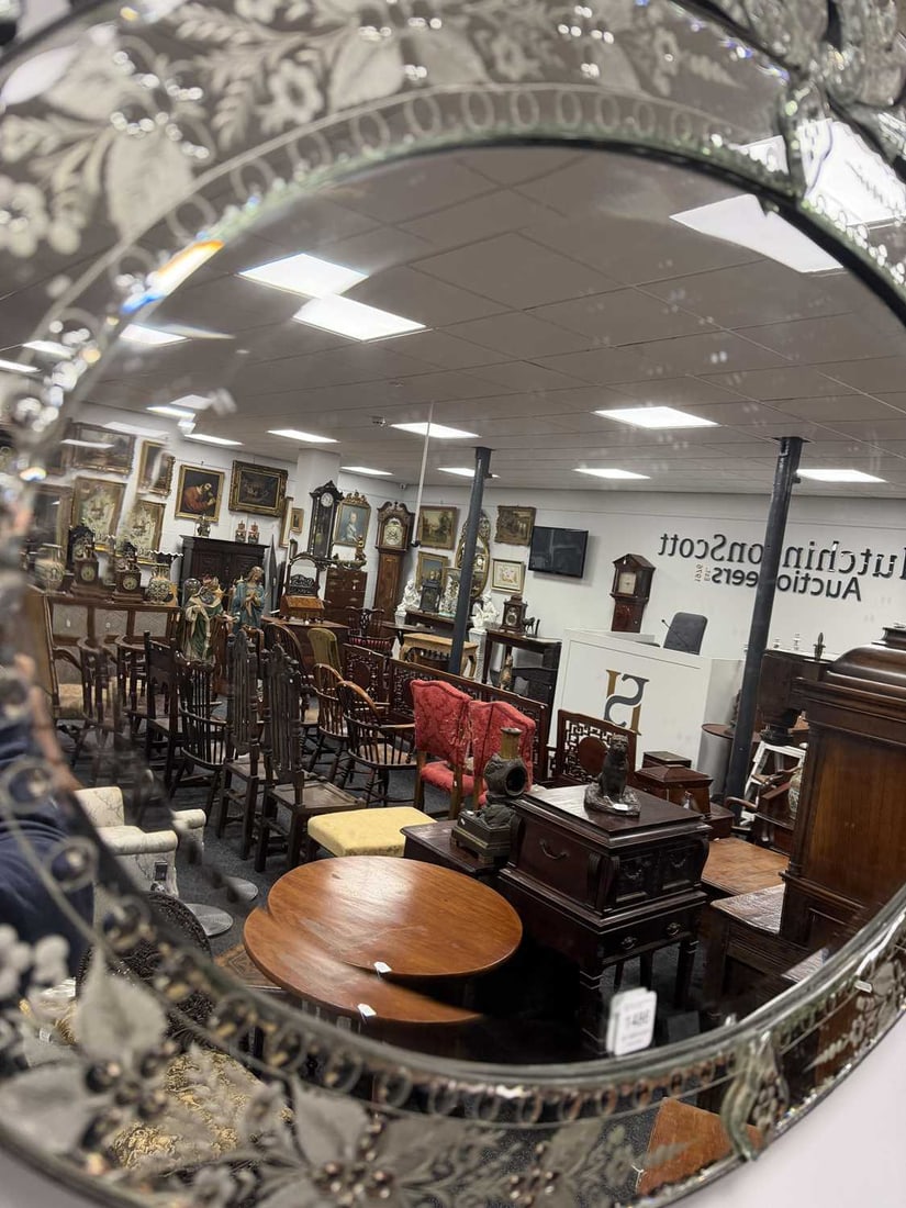 A 19TH CENTURY VENETIAN ETCHED GLASS OVAL MIRROR - 7
