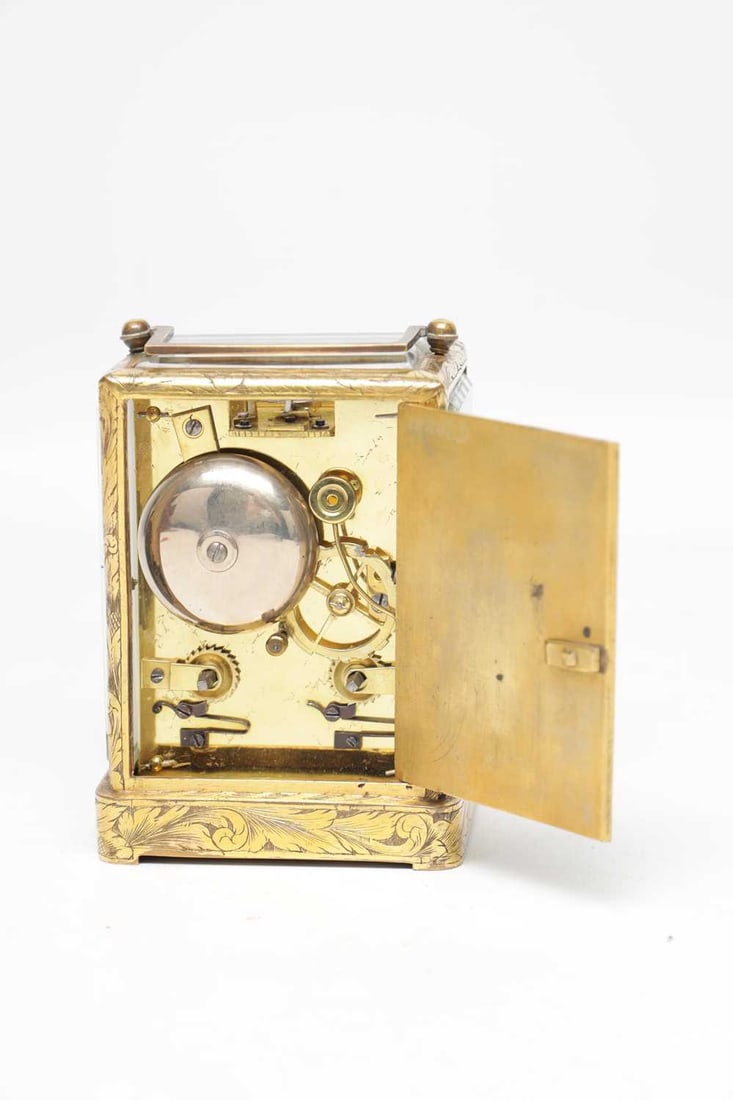 A 19TH CENTURY FRENCH ENGRAVED GILT-BRASS ONE-PIECE CASE STRIKING CARRIAGE CLOCK - 5