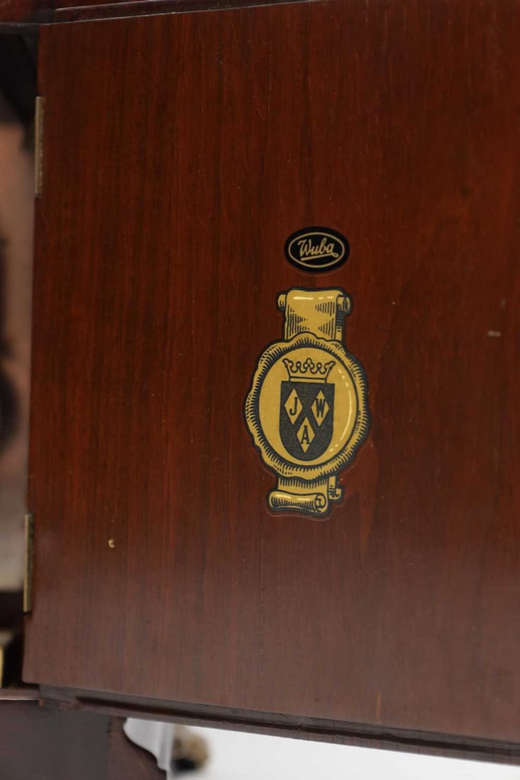 A 20TH CENTURY WALNUT QUARTER CHIMING BRACKET CLOCK WITH MOONPHASE - 7