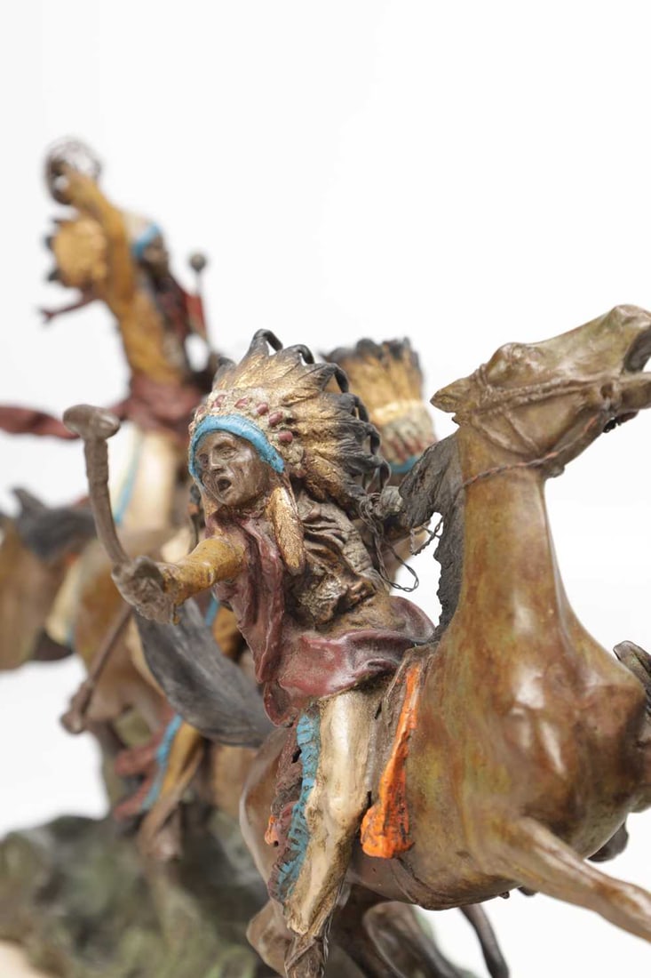 CARL KAUBA (AUSTRIAN, 1865-1922) A LARGE COLD PAINTED BRONZE FIGURAL GROUP OF NATIVE AMERICAN WARRIO - 7