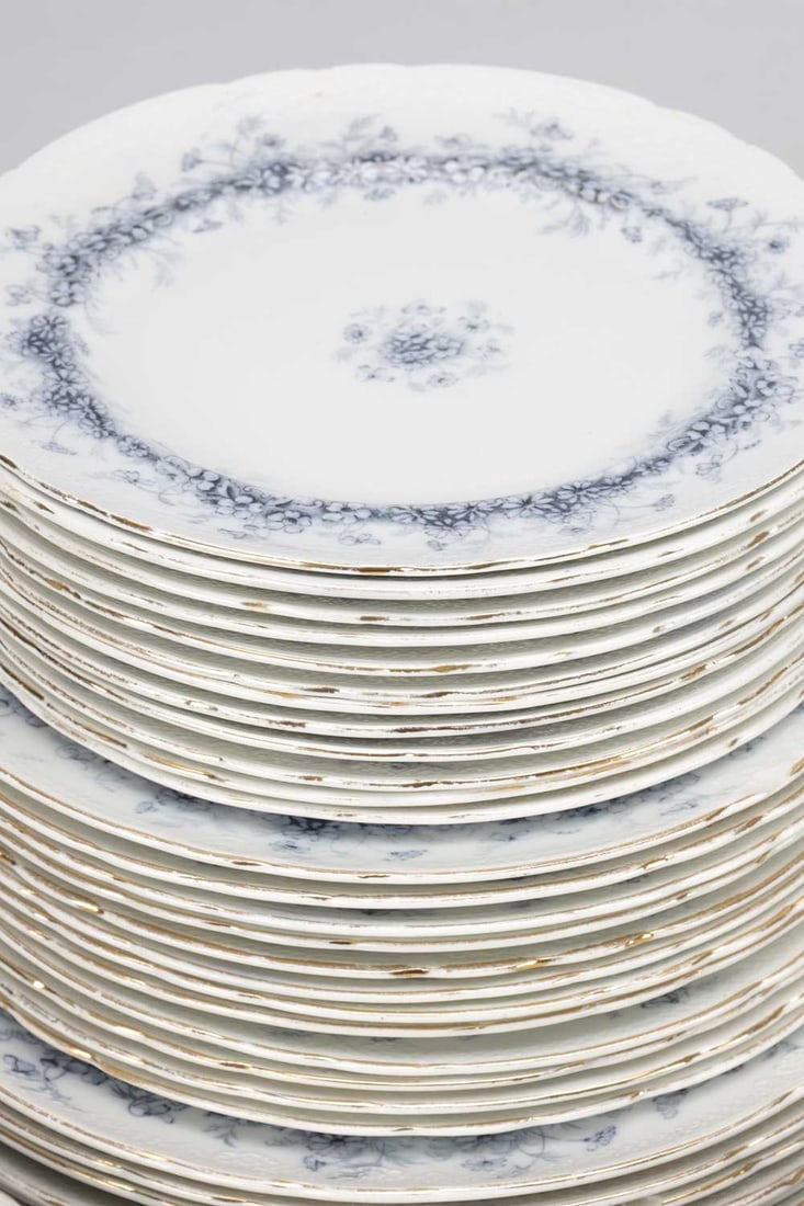 A LATE 19TH CENTURY ROYAL STAFFORDSHIRE POTTERY DAISY DINNER SERVICE - 3