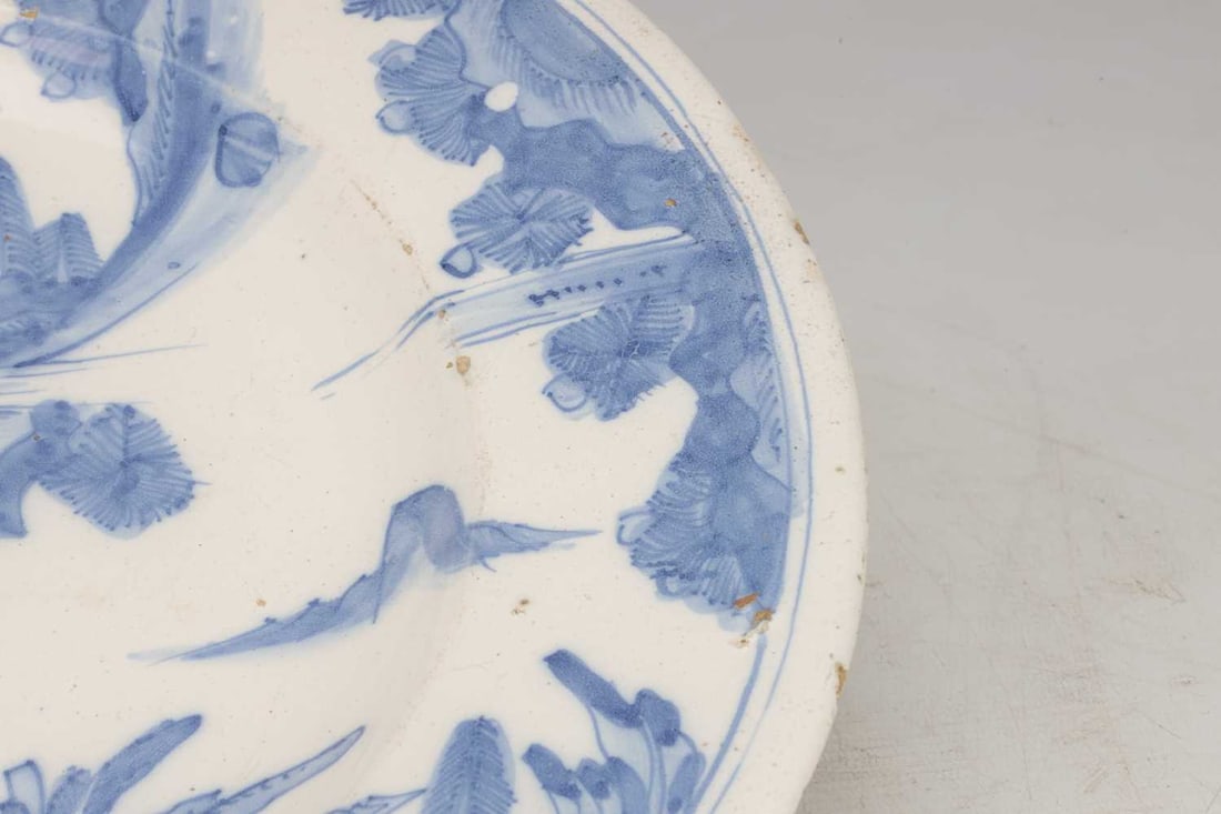 A LARGE 17TH CENTURY DUTCH DELFT BLUE AND WHITE CHARGER - 4
