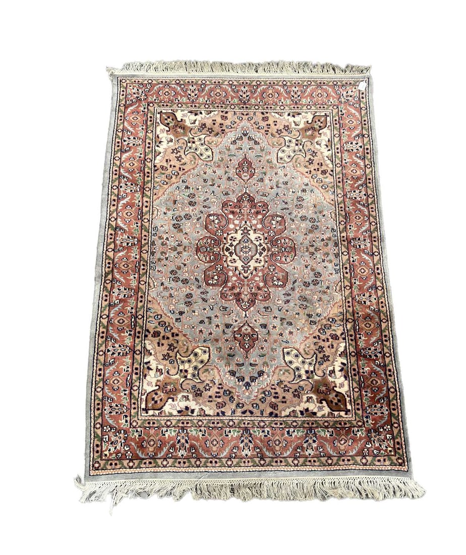 A PERSIAN WOOL RUG - 2