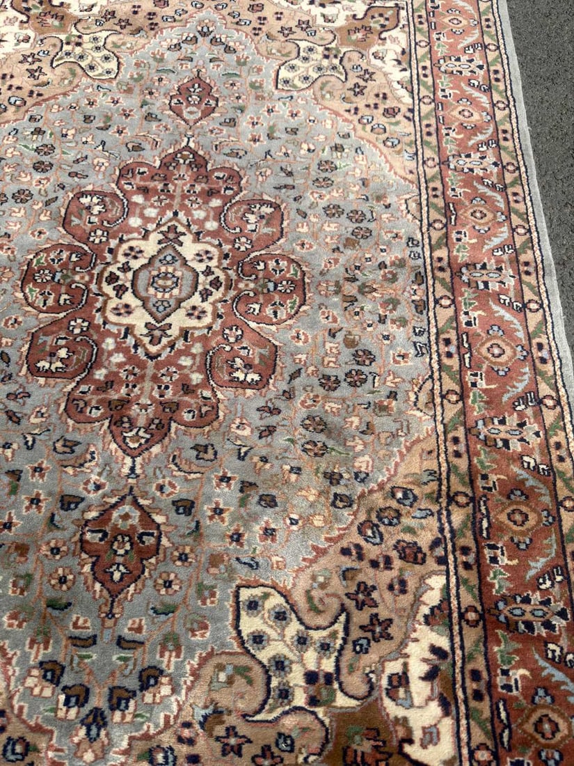 A PERSIAN WOOL RUG - 5