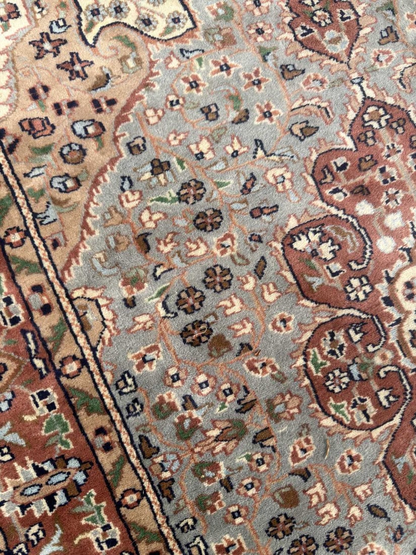A PERSIAN WOOL RUG - 6