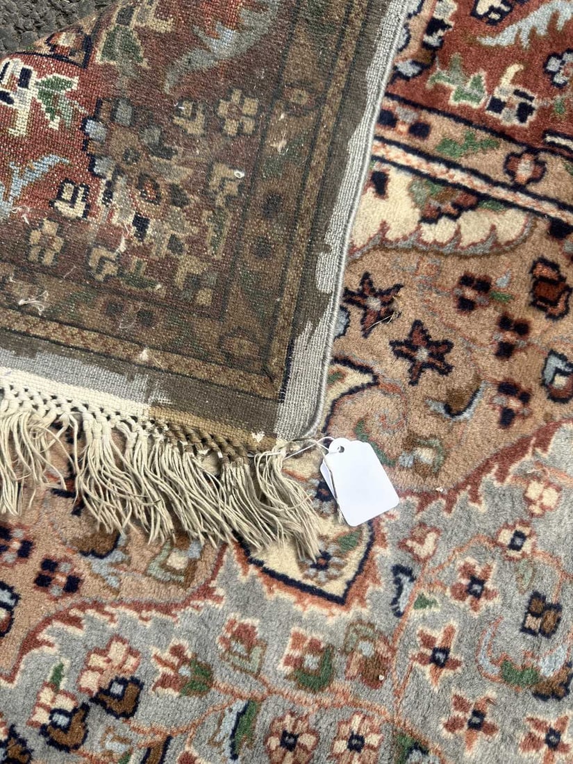 A PERSIAN WOOL RUG - 8