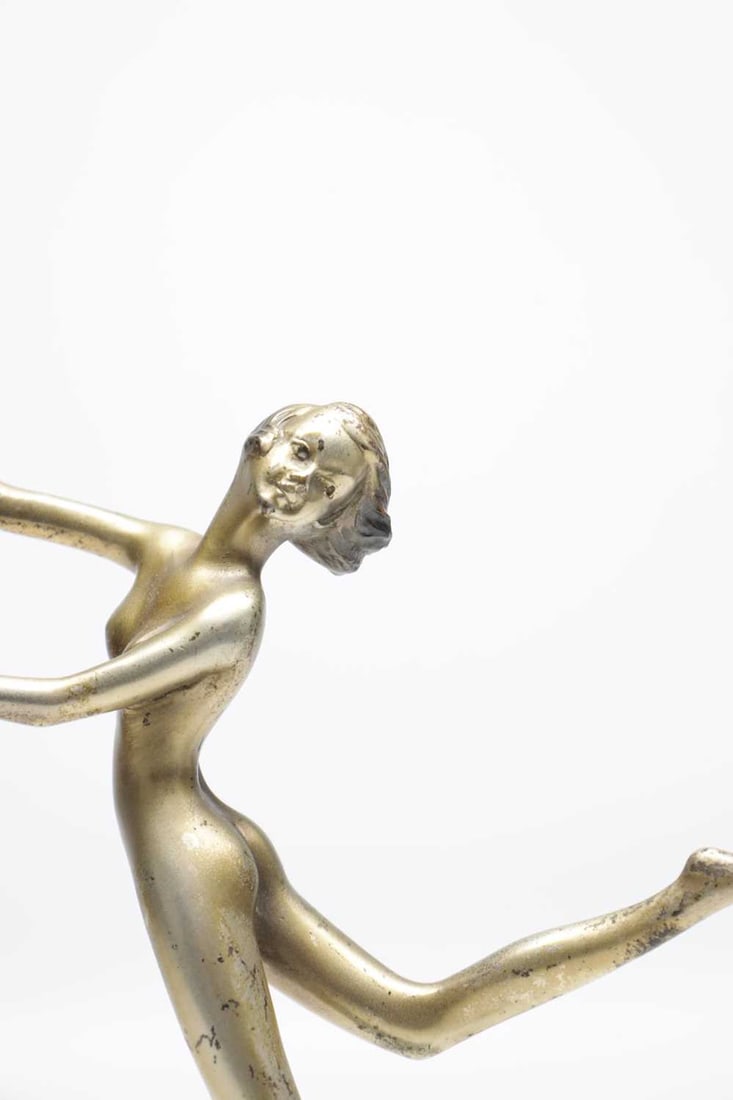 IN THE MANNER OF LORENZL AN ART DECO BRONZE FIGURE OF A DANCING GIRL ON A GREEN ONYX BASE - 2