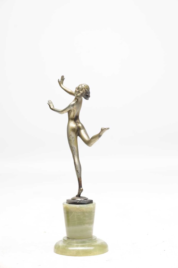 IN THE MANNER OF LORENZL AN ART DECO BRONZE FIGURE OF A DANCING GIRL ON A GREEN ONYX BASE - 4